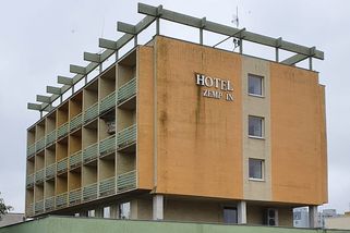 Místo večírku úpadek. Sloupek Kateřiny Smejkalové - Novinky